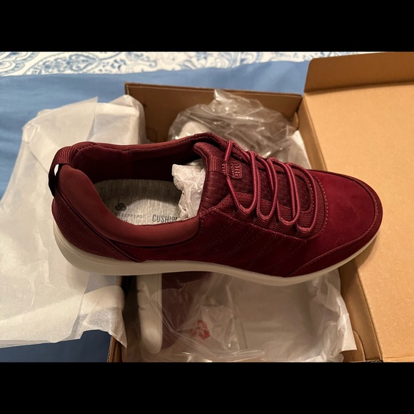 Clark cloudsteppers Burgundy 61/2 brand new in the box - Picture 6 of 6